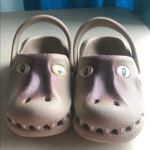 9c crocs